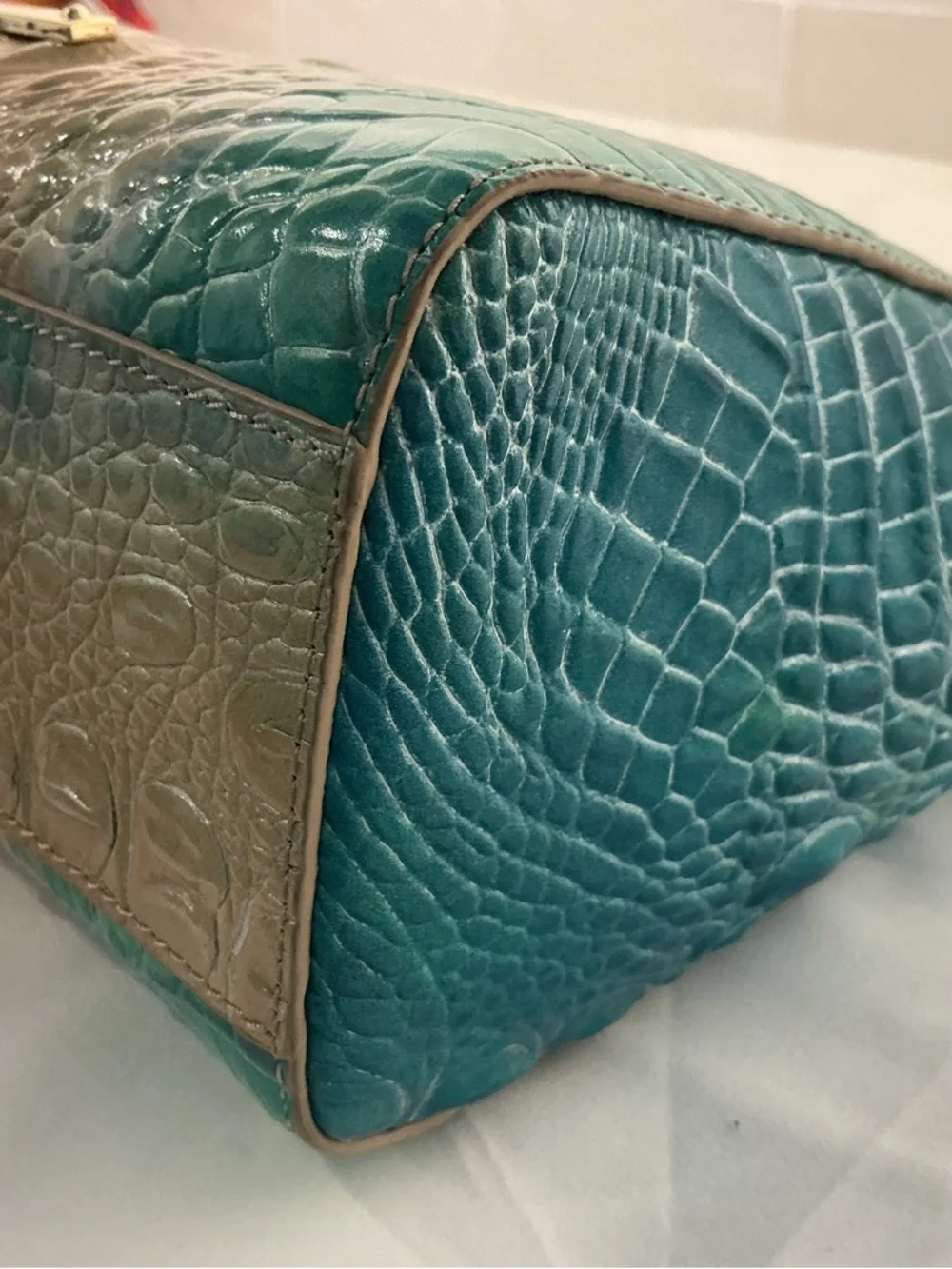 Brahmin Carrie Crossbody & Matching Ady Wallet in Ocean Ombre - EUC - Picture 6 of 11